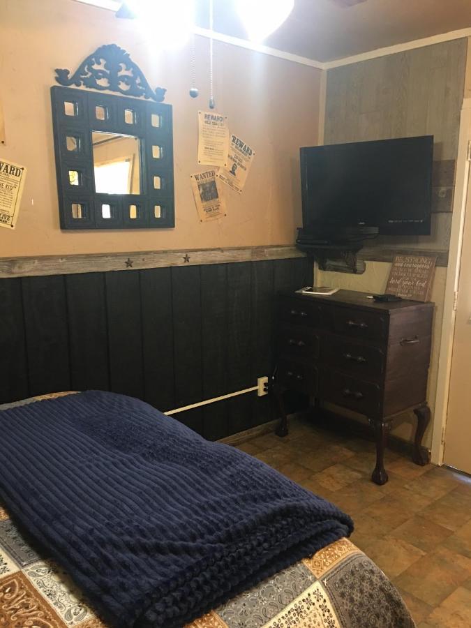 Acorn Hideaways Canton Rustic Old West Frontier Suite ภายนอก รูปภาพ