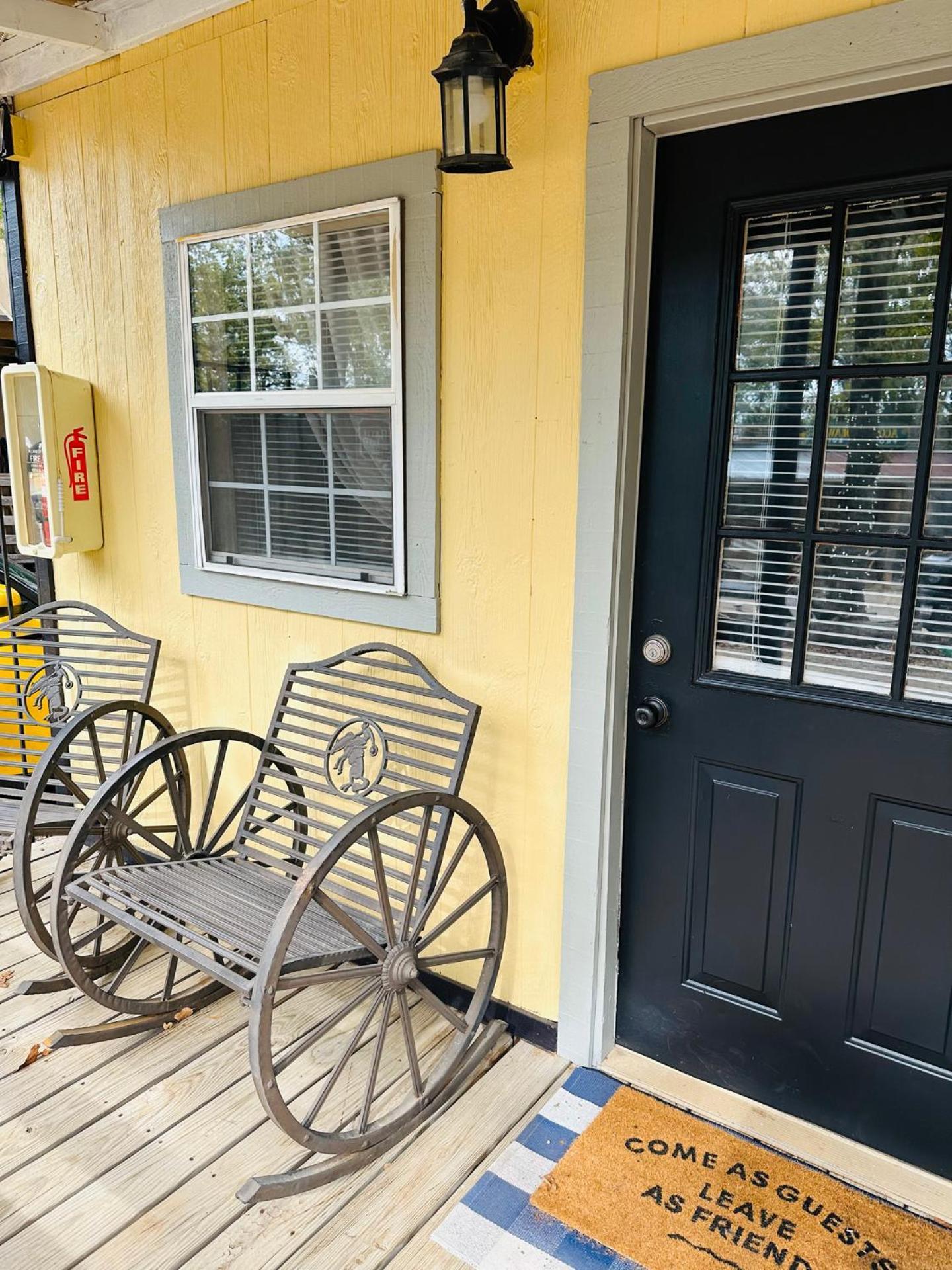 Acorn Hideaways Canton Rustic Old West Frontier Suite ภายนอก รูปภาพ